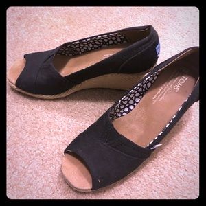 Size 7.5 women’s Toms black wedges